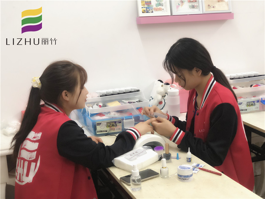 看了這份甲教程，會知道南寧美甲學校哪家好