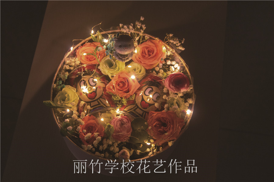 東西插花教程對比，南寧花藝學(xué)習(xí)為你剖析