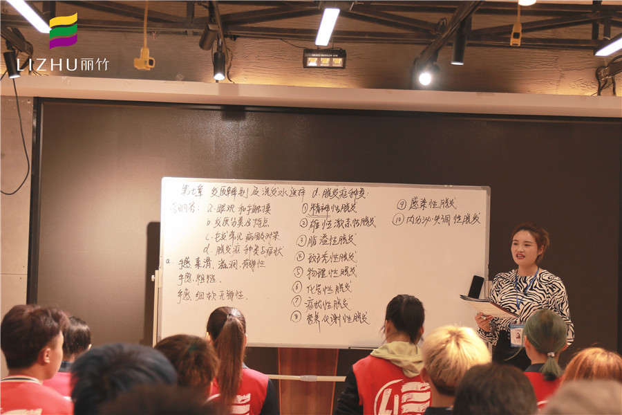 直擊美發(fā)課堂，感受廣西好的美發(fā)學(xué)校氛圍