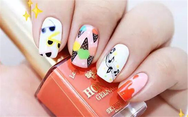 學(xué)習(xí)冰淇淋美甲教程，和廣西人氣高的美甲學(xué)校過夏天