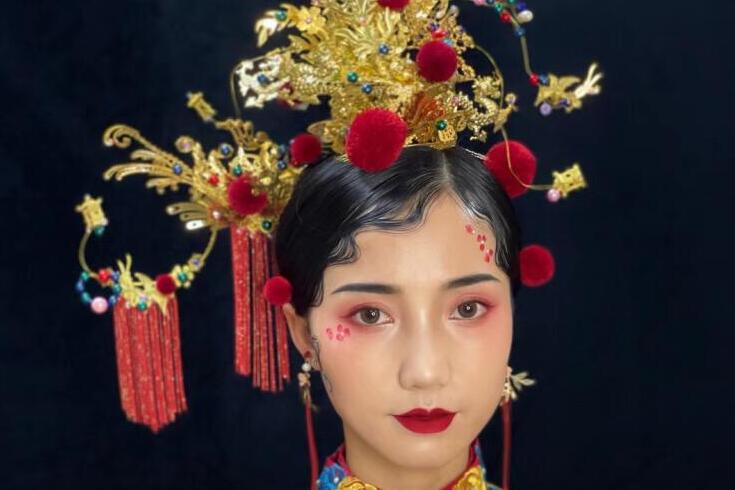 中式新娘造型，廣西彩妝造型學(xué)校作品
