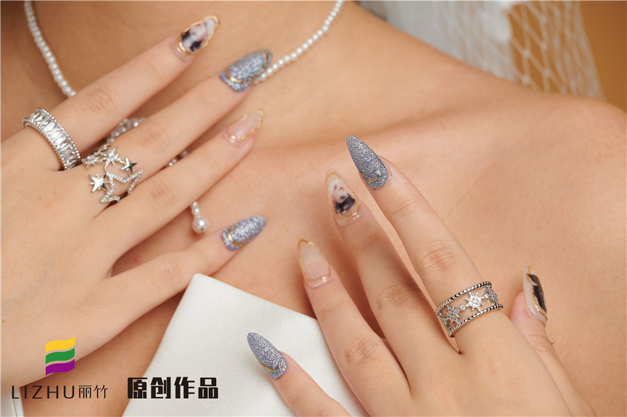貼甲片能維持多久？廣西美甲基礎(chǔ)學(xué)校告訴你