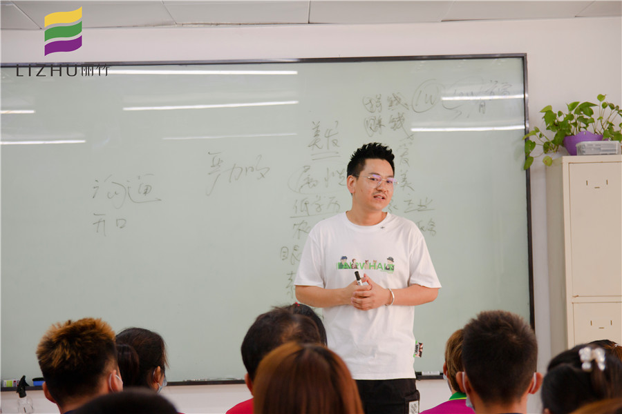 廣西美發(fā)學(xué)校哪家包工作？來(lái)麗竹美發(fā)就業(yè)宣講會(huì)吧
