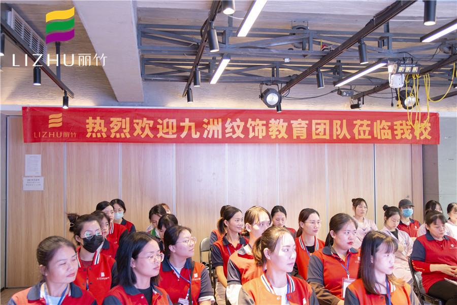 南寧紋繡學(xué)?！案?級(jí)感眉眼唇精修班”火爆開班