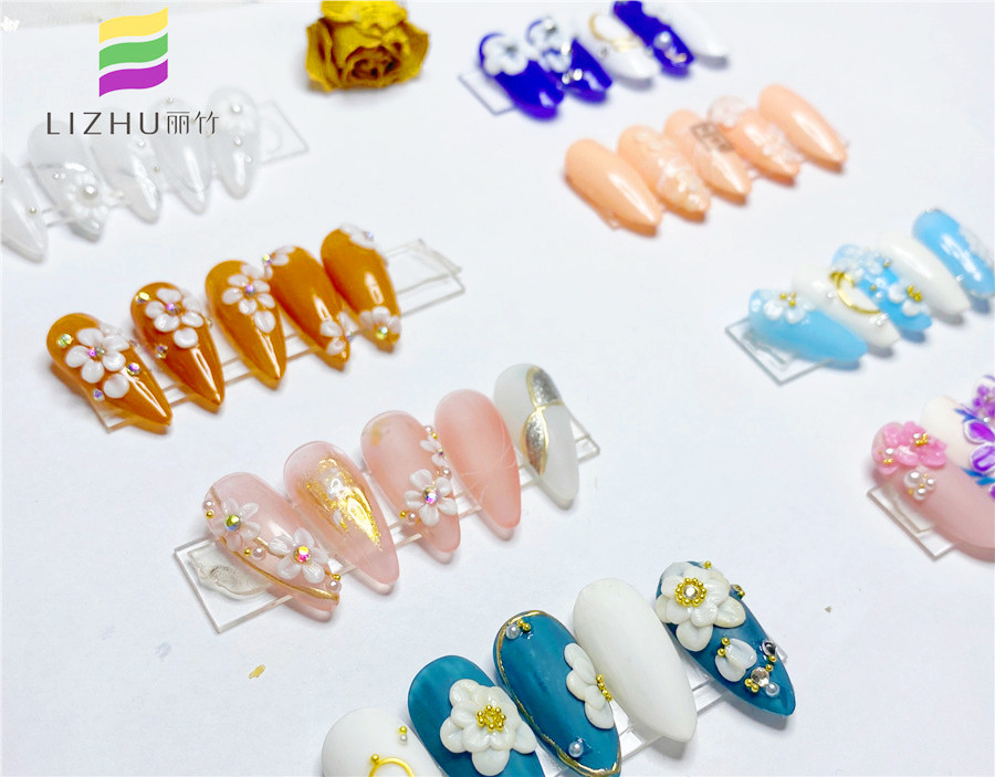 精美雕花美甲作品，告訴你南寧哪里可以學雕花美甲
