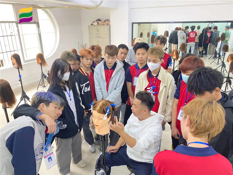 女式短發(fā)漸增層次剪發(fā)，南寧美發(fā)修剪課程