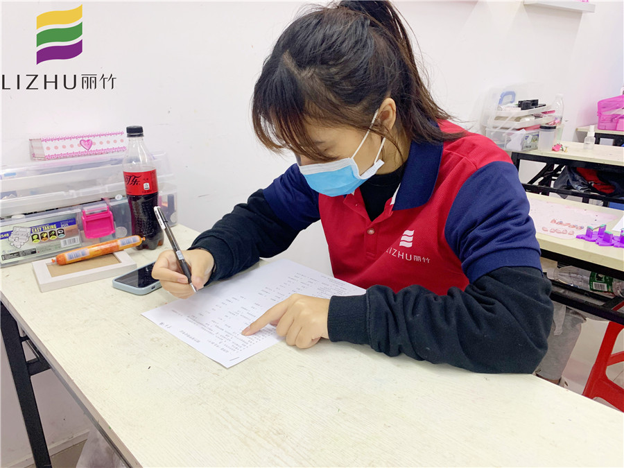 廣西美甲學(xué)校十大名校：學(xué)美甲為什么要重視理論？