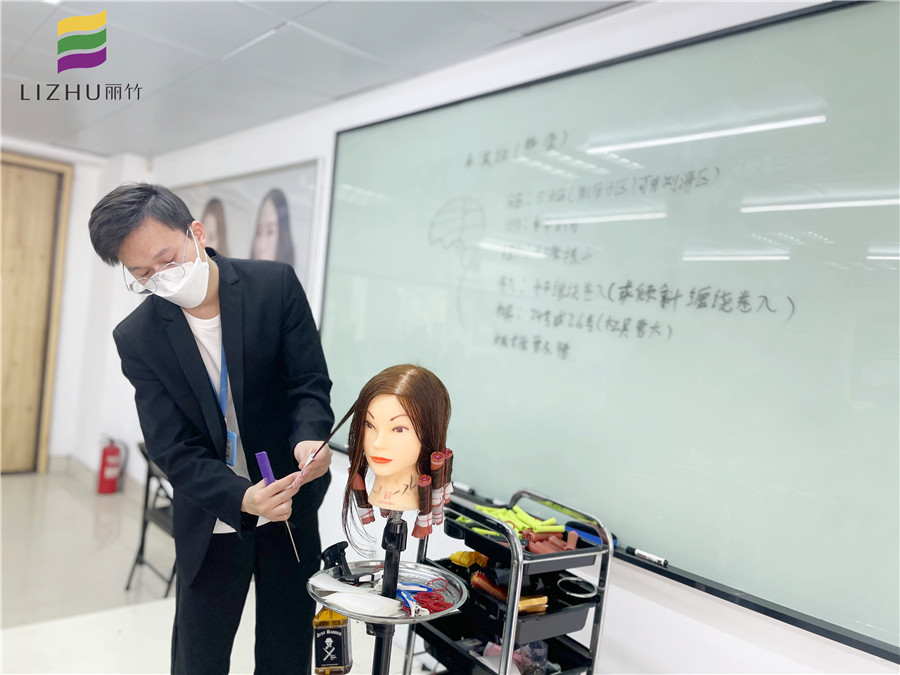 水波紋燙發(fā)實操，南寧美發(fā)職業(yè)培訓(xùn)