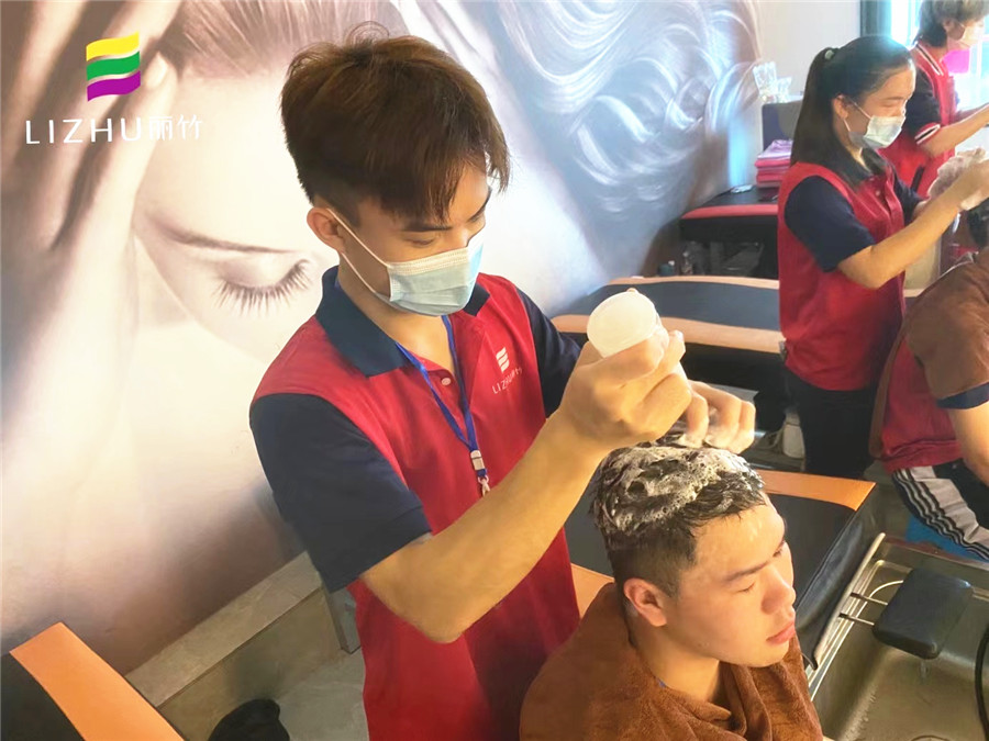 中式洗頭與泰式洗頭的不同，南寧美發(fā)洗頭學(xué)校專業(yè)解答