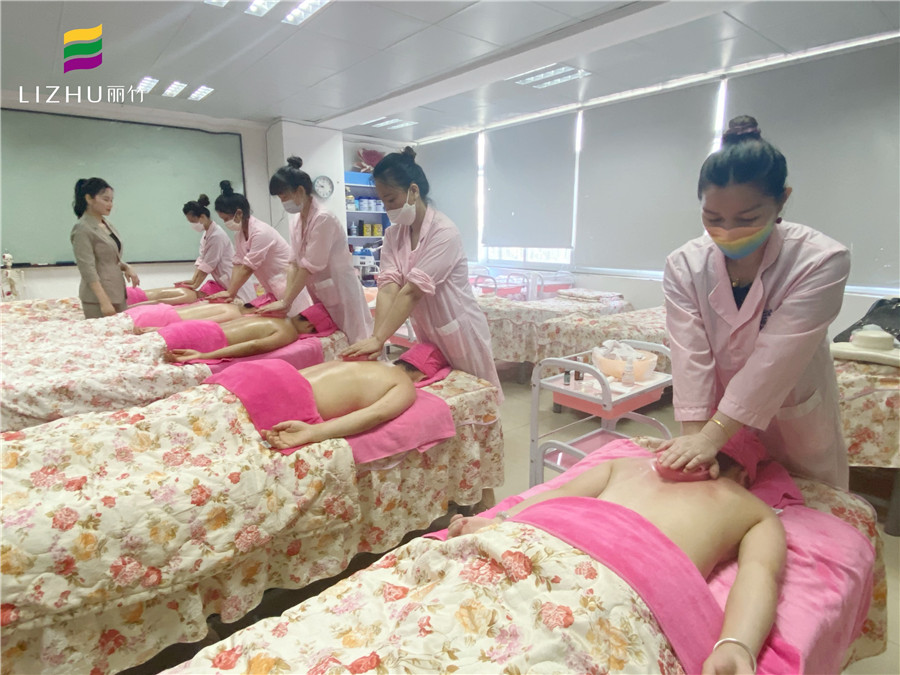 使用經(jīng)絡(luò)刷的注意事項，南寧美容職業(yè)學校課堂分享