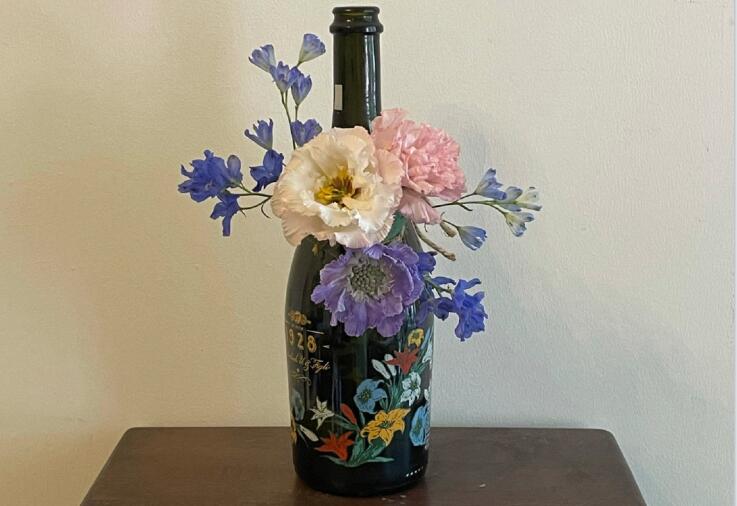 南寧哪里可以學(xué)花藝？先來看看酒瓶插花作品