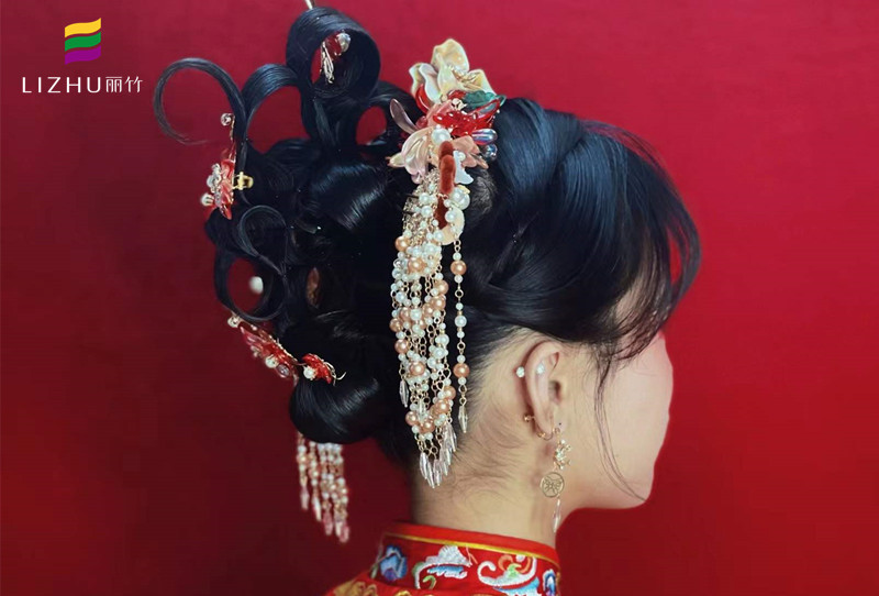中式秀禾發(fā)型圖片，廣西學(xué)習(xí)化妝盤(pán)發(fā)教程