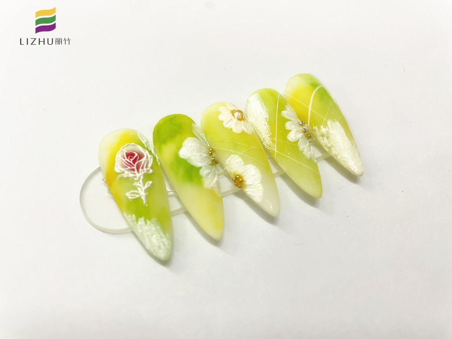 南寧專(zhuān)業(yè)美甲學(xué)校作品：牛油果色甲+玫瑰花美甲+春日美甲