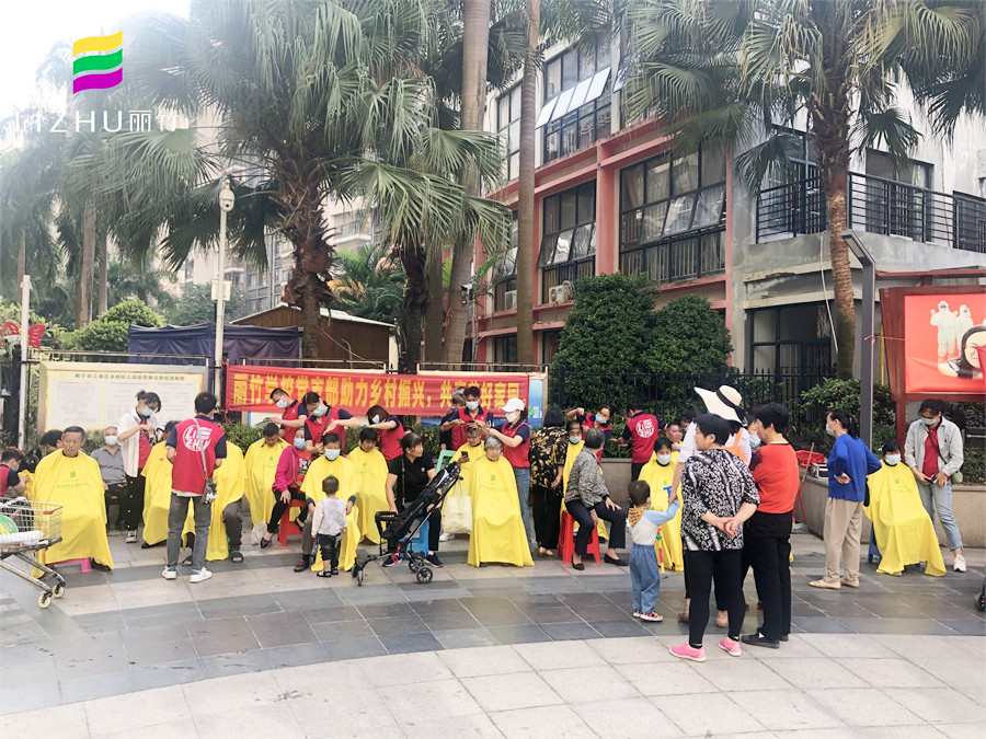 南寧美容美發(fā)學(xué)校公益活動(dòng)，居民們連連稱贊