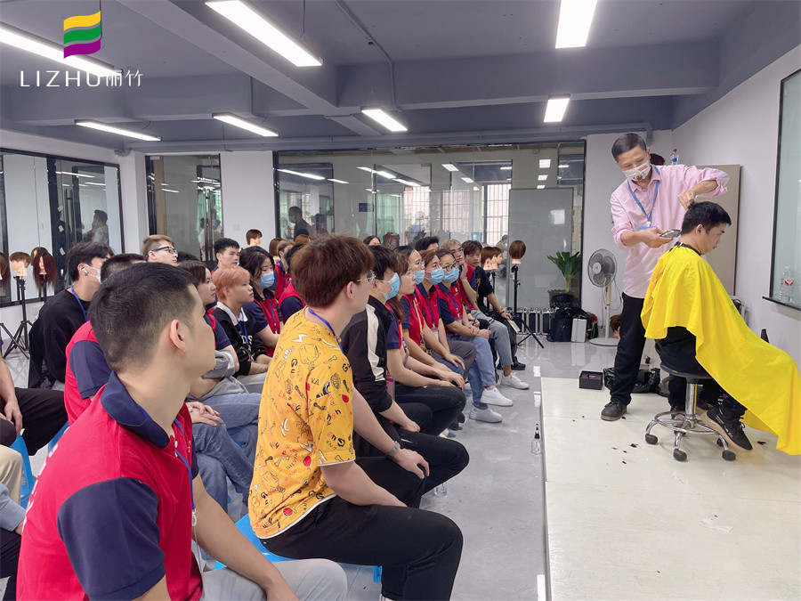 電推剪理發(fā)技巧，南寧理發(fā)職業(yè)學(xué)校教你