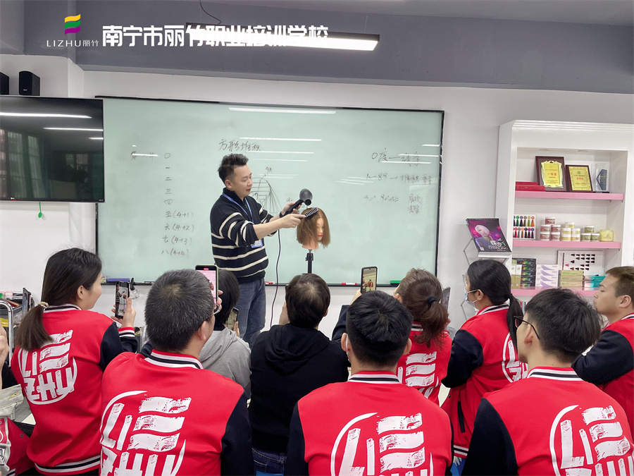 成功美發(fā)師具備哪些條件？南寧美發(fā)理發(fā)培訓