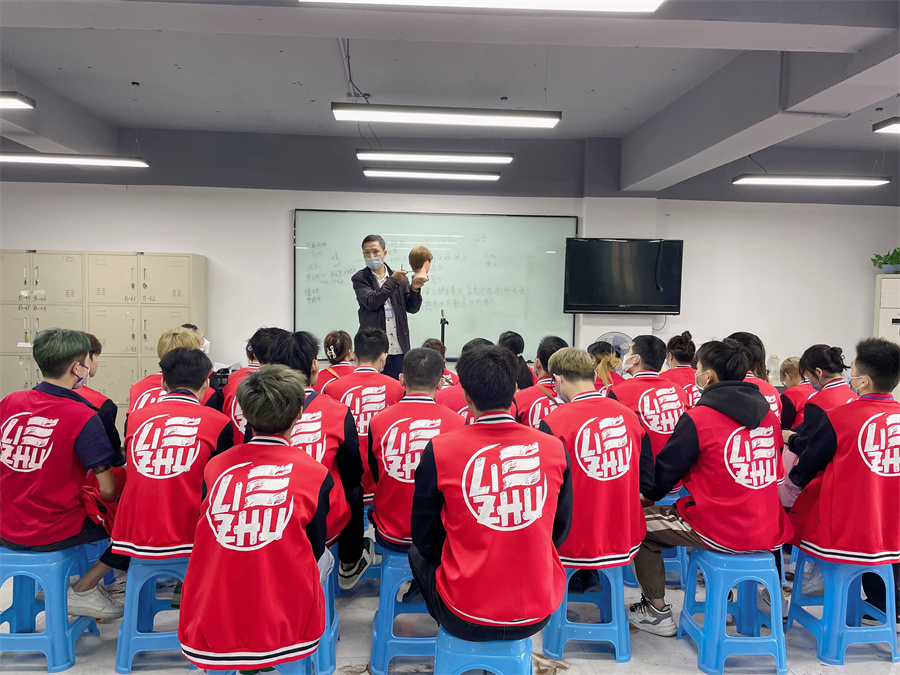 美發(fā)培訓要學哪些內容？南寧美發(fā)培訓哪家有實力？