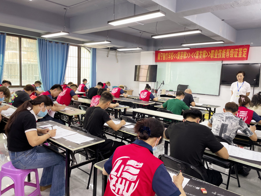 美發(fā)師證考試，麗竹學校一路高歌