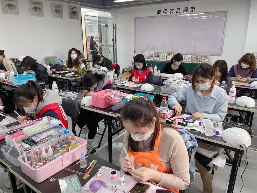廣西美甲師：美甲磁鐵丟了怎么辦？