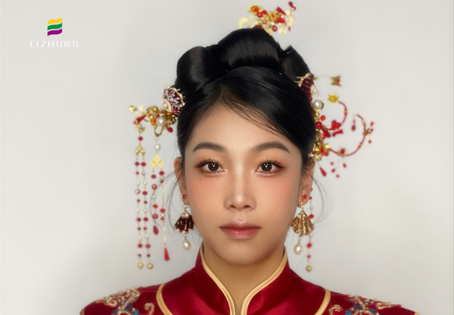 秀禾新娘造型，廣西新娘化妝造型學(xué)校演繹中國(guó)風(fēng)
