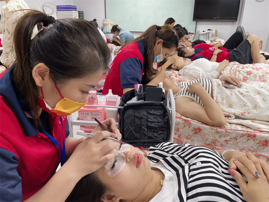 美睫是什么？南寧哪里可以學(xué)美睫？
