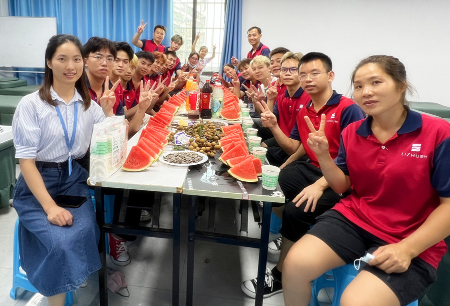 南寧美發(fā)學(xué)校畢業(yè)座談會(huì)，感念師恩