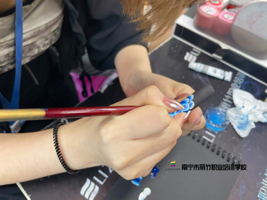 甲油膠調色技巧，南寧美甲培訓