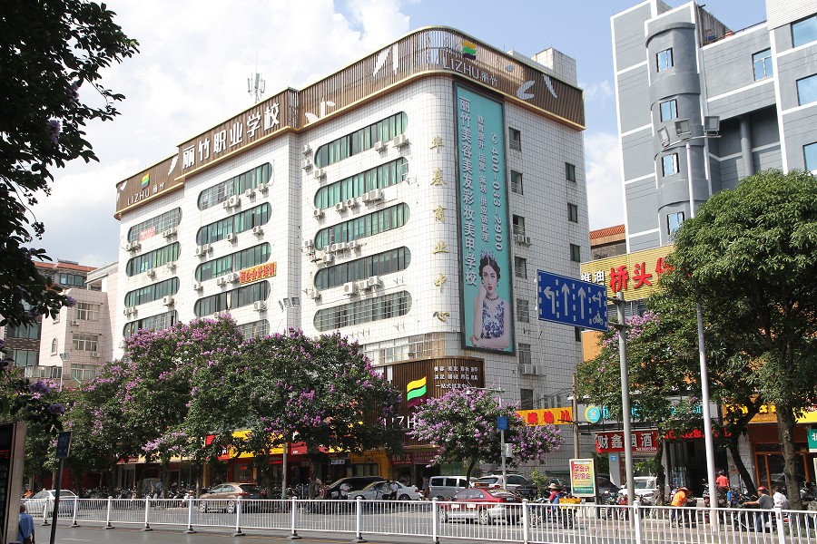 亖瘋了！南寧市美業(yè)職業(yè)培訓(xùn)學(xué)校生源爆滿