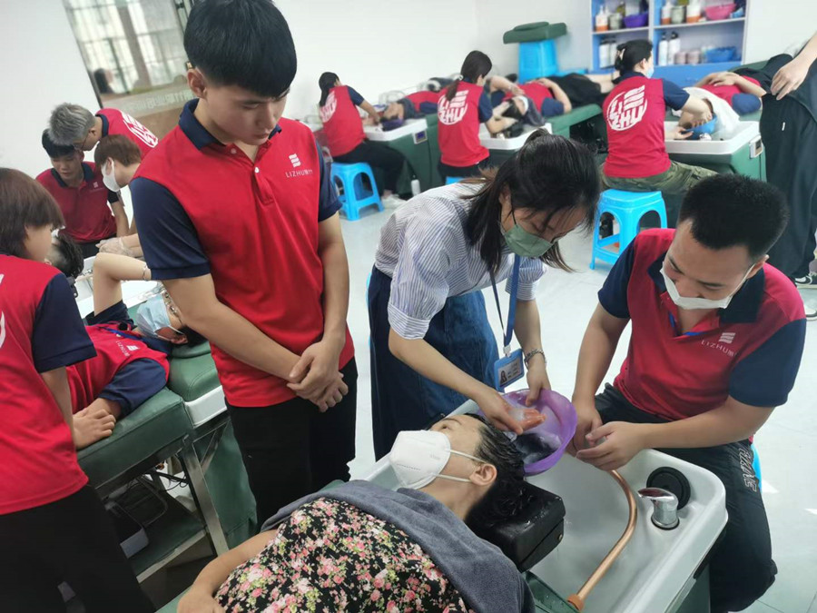頭發(fā)為什么要進行奶療？南寧學洗頭護發(fā)