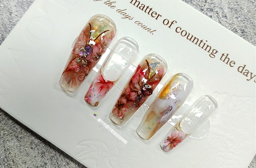 水彩花卉美甲,，廣西美甲學(xué)員培訓(xùn)班作品