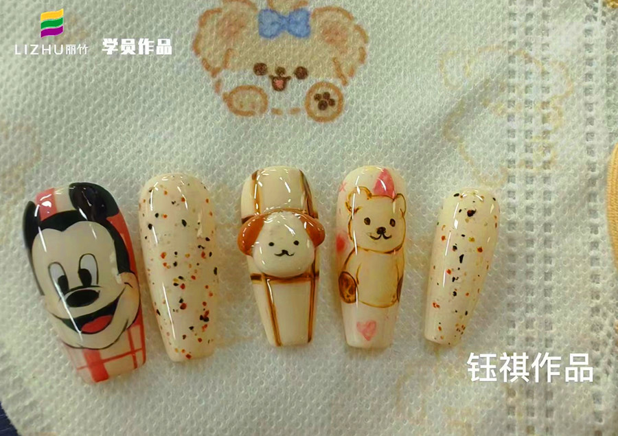 卡通立體浮雕&手工蝴蝶結(jié)美甲，南寧美甲造型進(jìn)修作品