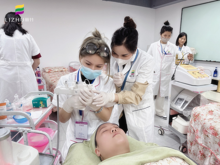 學美容儀器的基礎，南寧美容學校一對一教學