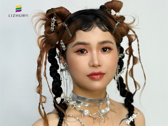 千禧甜辣妝，實(shí)力詮釋南寧彩妝學(xué)校哪家好？