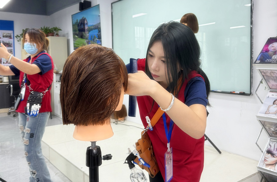 南寧美發(fā)培訓(xùn)課程：經(jīng)典廂式齊裝是什么？