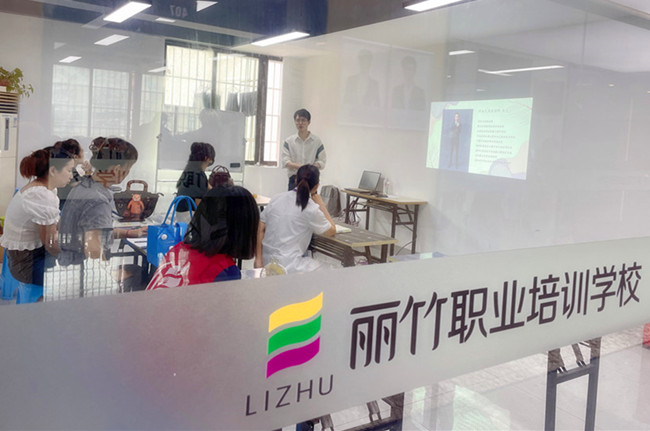 麗竹學(xué)?！睹佳鄞酱髱煱唷烽_課啦