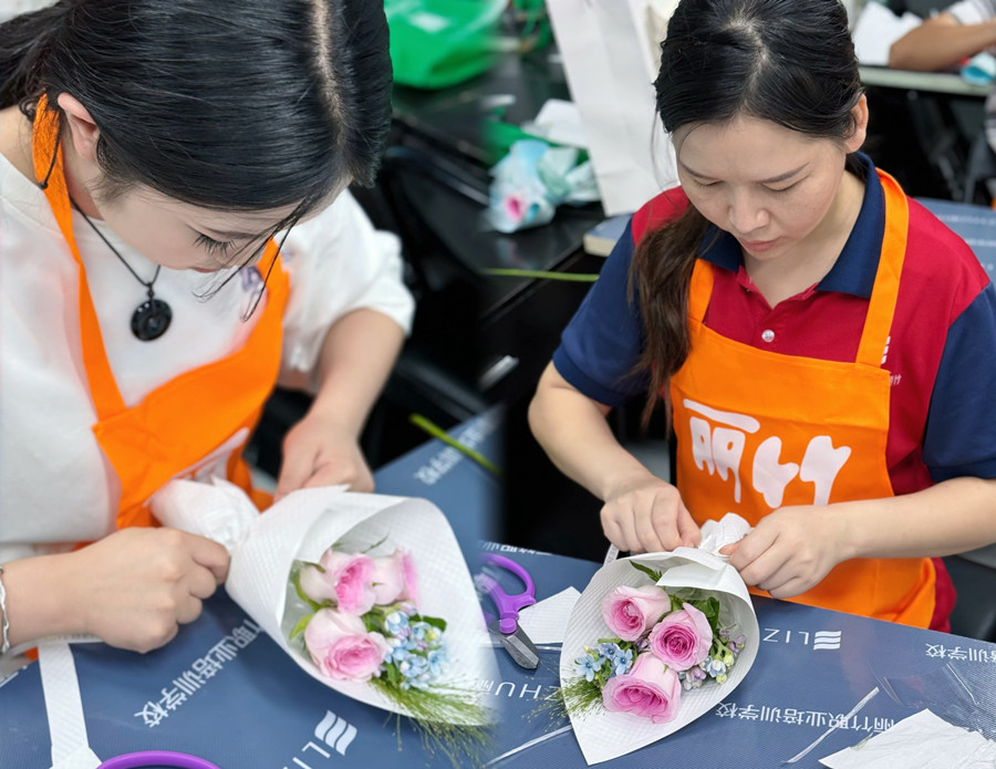 南寧花藝學校開班首日，學員收獲滿滿