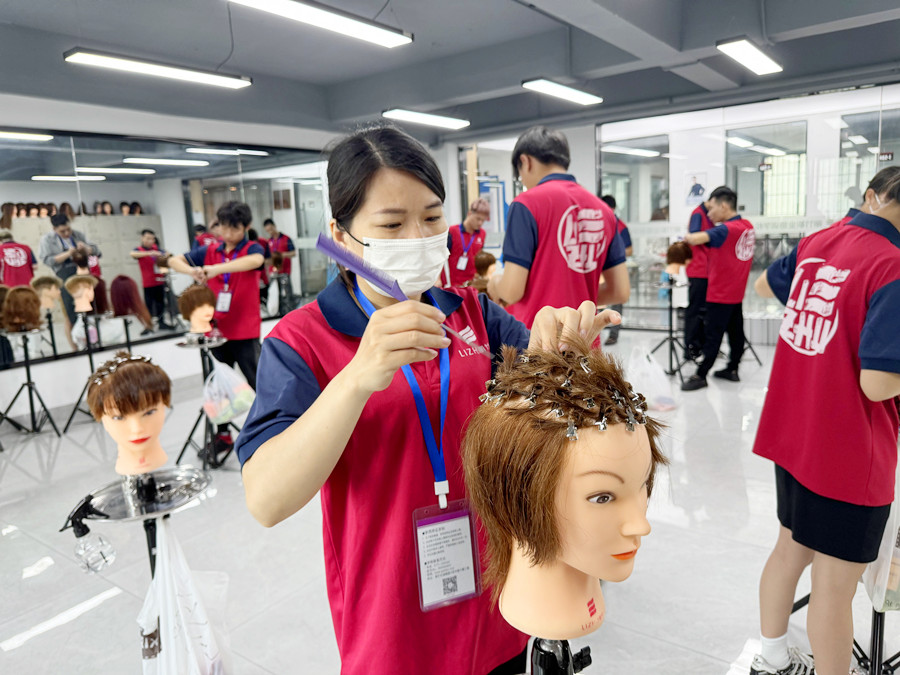 什么叫鋼夾燙？南寧學(xué)燙發(fā)哪家比較好？