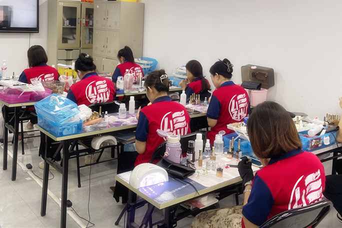 黑色系ins風(fēng)美甲，廣西美甲名?？钍浇榻B