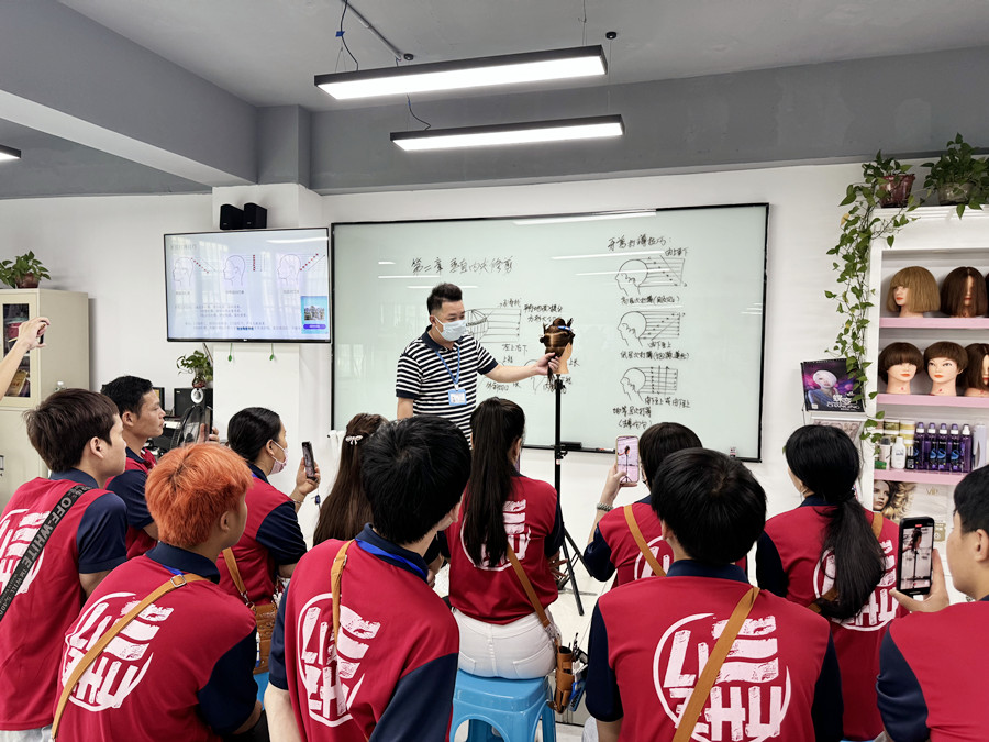 廣西南寧學(xué)美發(fā)？廣西美發(fā)學(xué)校怎么招生？