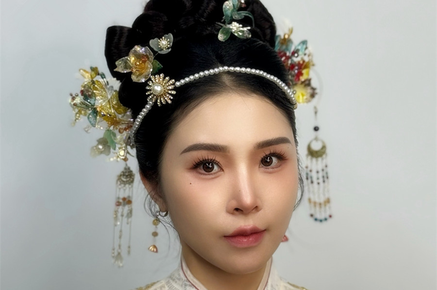 國潮新中式造型，南寧化妝新娘跟妝學校