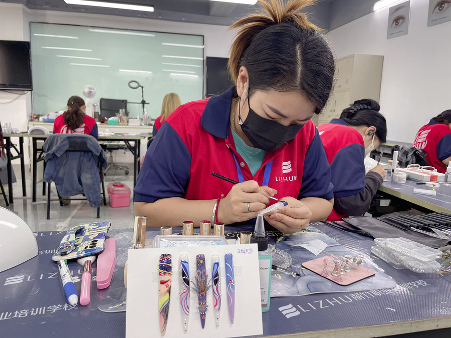 飾品彩繪美甲，南寧美甲進修提升作品