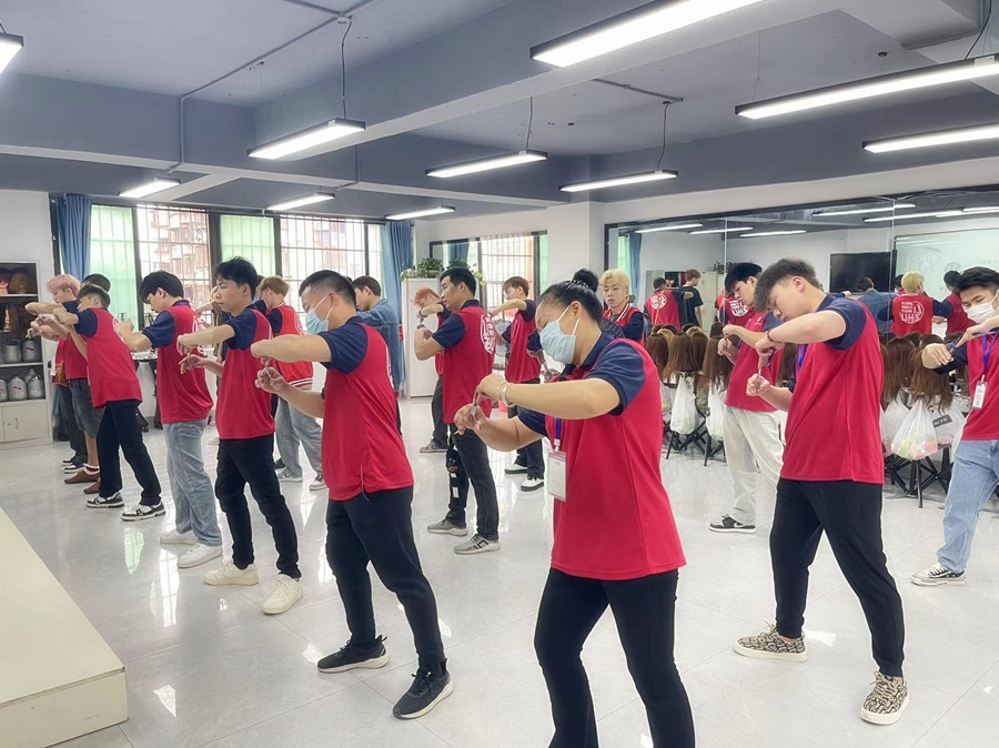 揭秘！南寧美發(fā)造型培訓(xùn)學(xué)校上課流程
