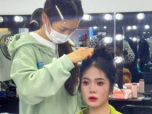 千金禮服造型，廣西高彩造型學(xué)校學(xué)員作品