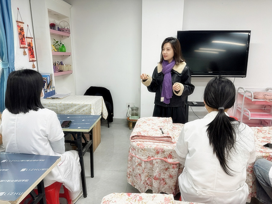 南寧美容師招聘，廣西南寧專業(yè)美容學(xué)校舉行就業(yè)宣講會(huì)