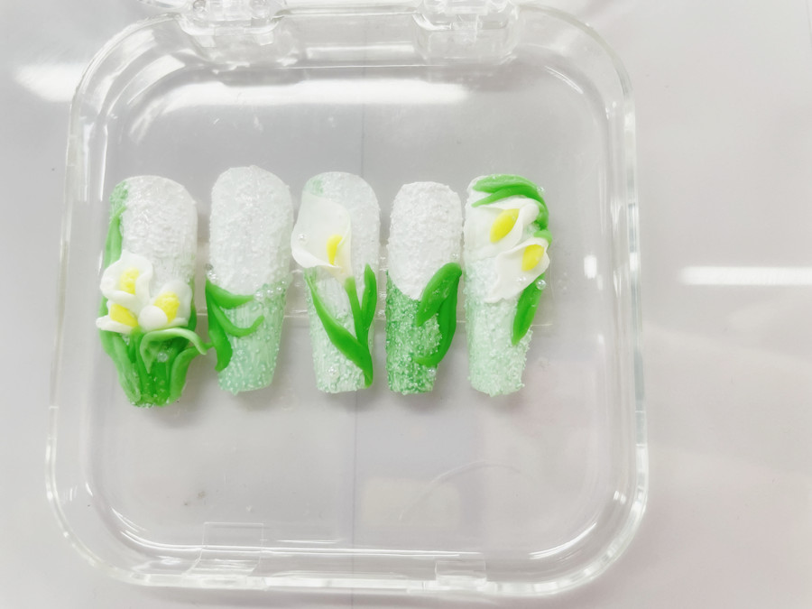 石膏微雕郁金香美甲，0基礎學美甲作品